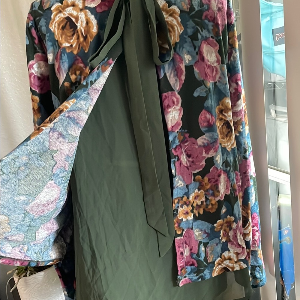Wallpapher Vibrant Floral Print Long Sleeve Top - Picture 3 of 6